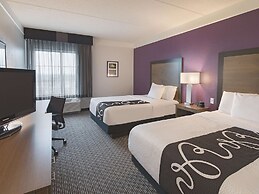 La Quinta Inn & Suites by Wyndham Arlington North 6 Flags Dr