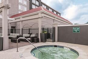 La Quinta Inn & Suites by Wyndham Arlington North 6 Flags Dr
