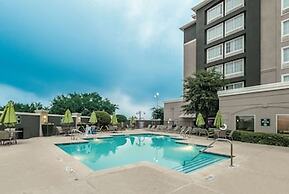 La Quinta Inn & Suites by Wyndham Arlington North 6 Flags Dr