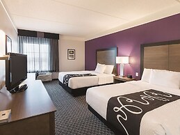 La Quinta Inn & Suites by Wyndham Arlington North 6 Flags Dr