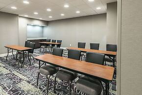 La Quinta Inn & Suites by Wyndham Arlington North 6 Flags Dr