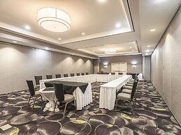 La Quinta Inn & Suites by Wyndham Arlington North 6 Flags Dr