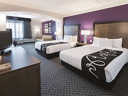 La Quinta Inn & Suites by Wyndham Arlington North 6 Flags Dr