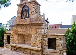 Crowne Plaza Executive Center Baton Rouge by IHG