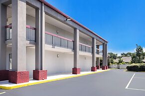 Red Roof Inn & Suites Statesboro - University