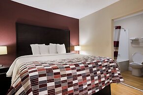 Red Roof Inn & Suites Statesboro - University