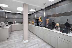 La Quinta Inn & Suites by Wyndham Atlanta Airport South