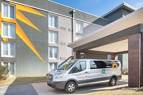 La Quinta Inn & Suites by Wyndham Atlanta Airport South