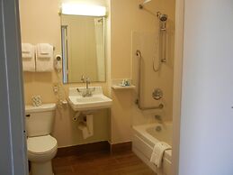 Quality Inn Toledo Airport