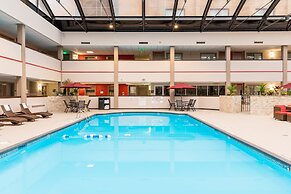 Holiday Inn Milwaukee Brookfield by IHG