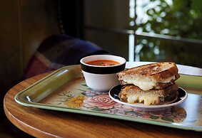 Graduate by Hilton Lincoln