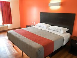 Motel 6 Peoria, IL