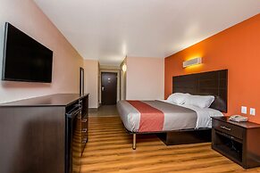 Motel 6 Peoria, IL