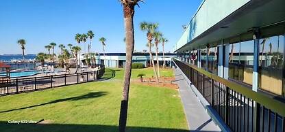 Quality Inn & Suites Gulf Breeze Bayside near Pensacola Beach