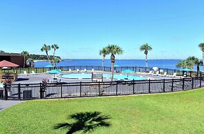 Quality Inn & Suites Gulf Breeze Bayside near Pensacola Beach