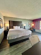 Quality Inn & Suites Gulf Breeze Bayside near Pensacola Beach