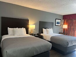 Quality Inn & Suites Gulf Breeze Bayside near Pensacola Beach