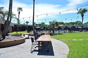 Quality Inn & Suites Gulf Breeze Bayside near Pensacola Beach