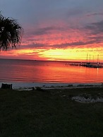 Quality Inn & Suites Gulf Breeze Bayside near Pensacola Beach