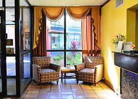 Quality Inn & Suites Gulf Breeze Bayside near Pensacola Beach