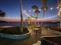 Quality Inn & Suites Gulf Breeze Bayside near Pensacola Beach