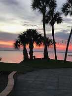 Quality Inn & Suites Gulf Breeze Bayside near Pensacola Beach