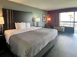 Quality Inn & Suites Gulf Breeze Bayside near Pensacola Beach