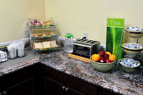 Quality Inn & Suites Gulf Breeze Bayside near Pensacola Beach