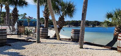 Quality Inn & Suites Gulf Breeze Bayside near Pensacola Beach