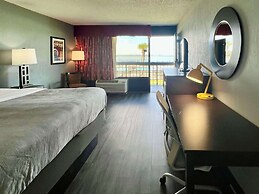 Quality Inn & Suites Gulf Breeze Bayside near Pensacola Beach