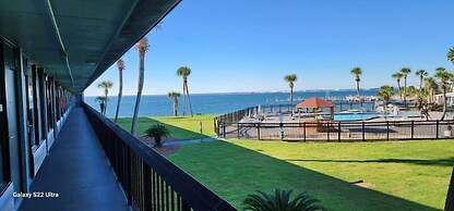 Quality Inn & Suites Gulf Breeze Bayside near Pensacola Beach