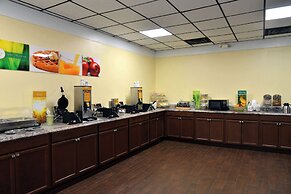 Quality Inn & Suites Gulf Breeze Bayside near Pensacola Beach