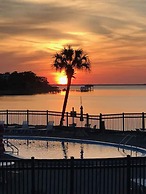 Quality Inn & Suites Gulf Breeze Bayside near Pensacola Beach