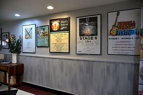 Quality Inn & Suites Gulf Breeze Bayside near Pensacola Beach