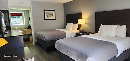 Quality Inn & Suites Gulf Breeze Bayside near Pensacola Beach