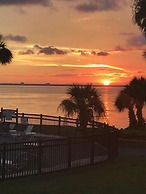 Quality Inn & Suites Gulf Breeze Bayside near Pensacola Beach