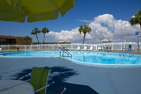 Quality Inn & Suites Gulf Breeze Bayside near Pensacola Beach