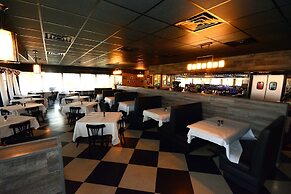 Quality Inn & Suites Gulf Breeze Bayside near Pensacola Beach