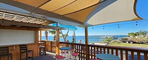 Quality Inn & Suites Gulf Breeze Bayside near Pensacola Beach