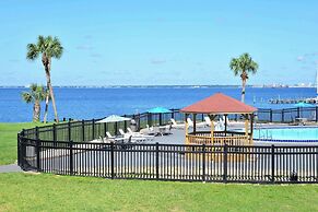Quality Inn & Suites Gulf Breeze Bayside near Pensacola Beach