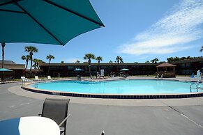 Quality Inn & Suites Gulf Breeze Bayside near Pensacola Beach