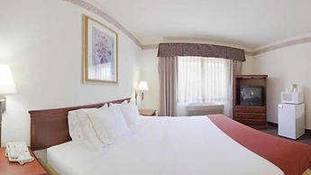 Holiday Inn Express Show Low by IHG