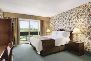 Travelodge by Wyndham Niagara Falls Fallsview