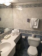 Travelodge by Wyndham Niagara Falls Fallsview