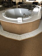 Travelodge by Wyndham Niagara Falls Fallsview