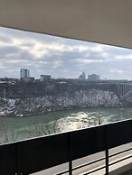 Travelodge by Wyndham Niagara Falls Fallsview