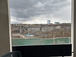Travelodge by Wyndham Niagara Falls Fallsview