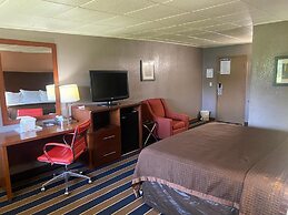 Economy Inn North Randall