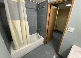 Economy Inn North Randall