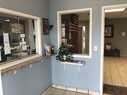 Economy Inn North Randall